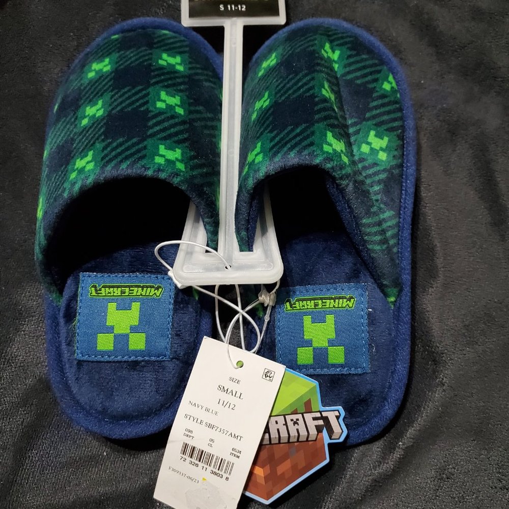 Kid's Minecraft Slippers - size Small 11/12